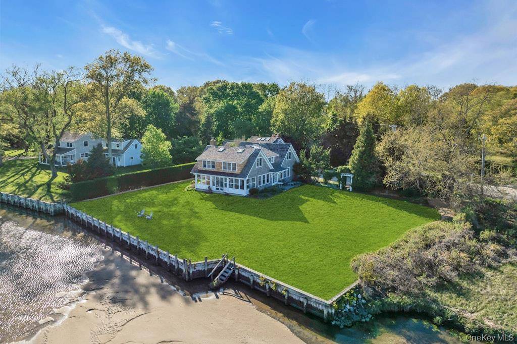 10450 New Suffolk AVE, Cutchogue, NY 11935