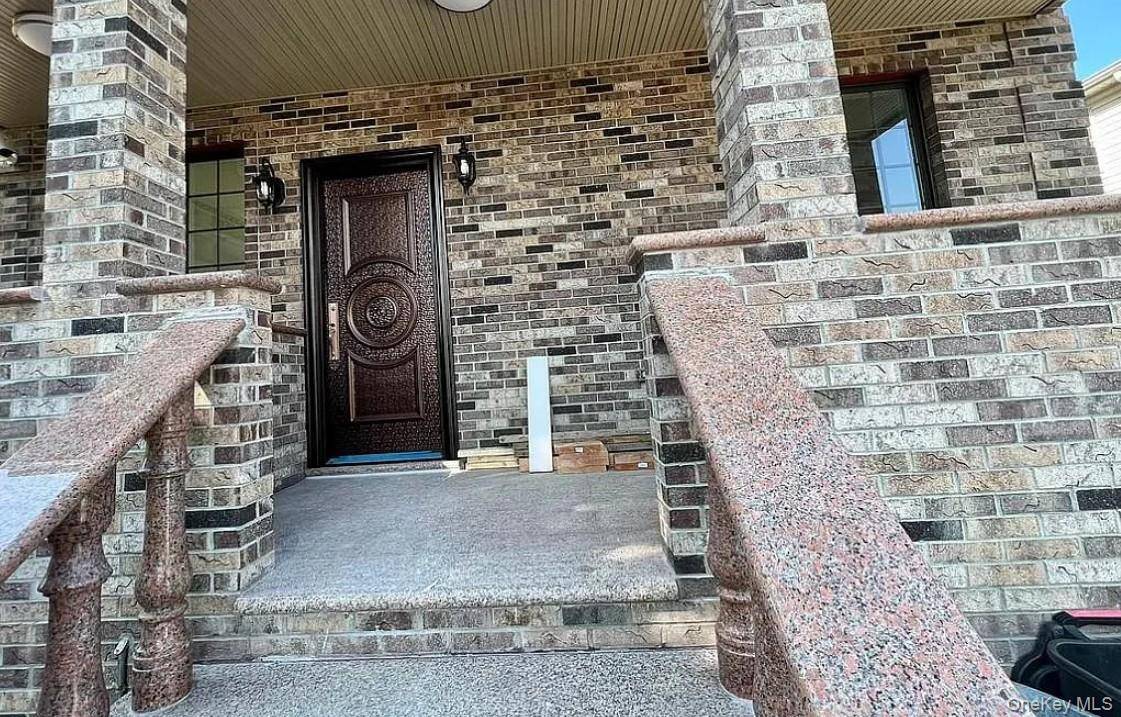 6139 231st ST, Oakland Gardens, NY 11364