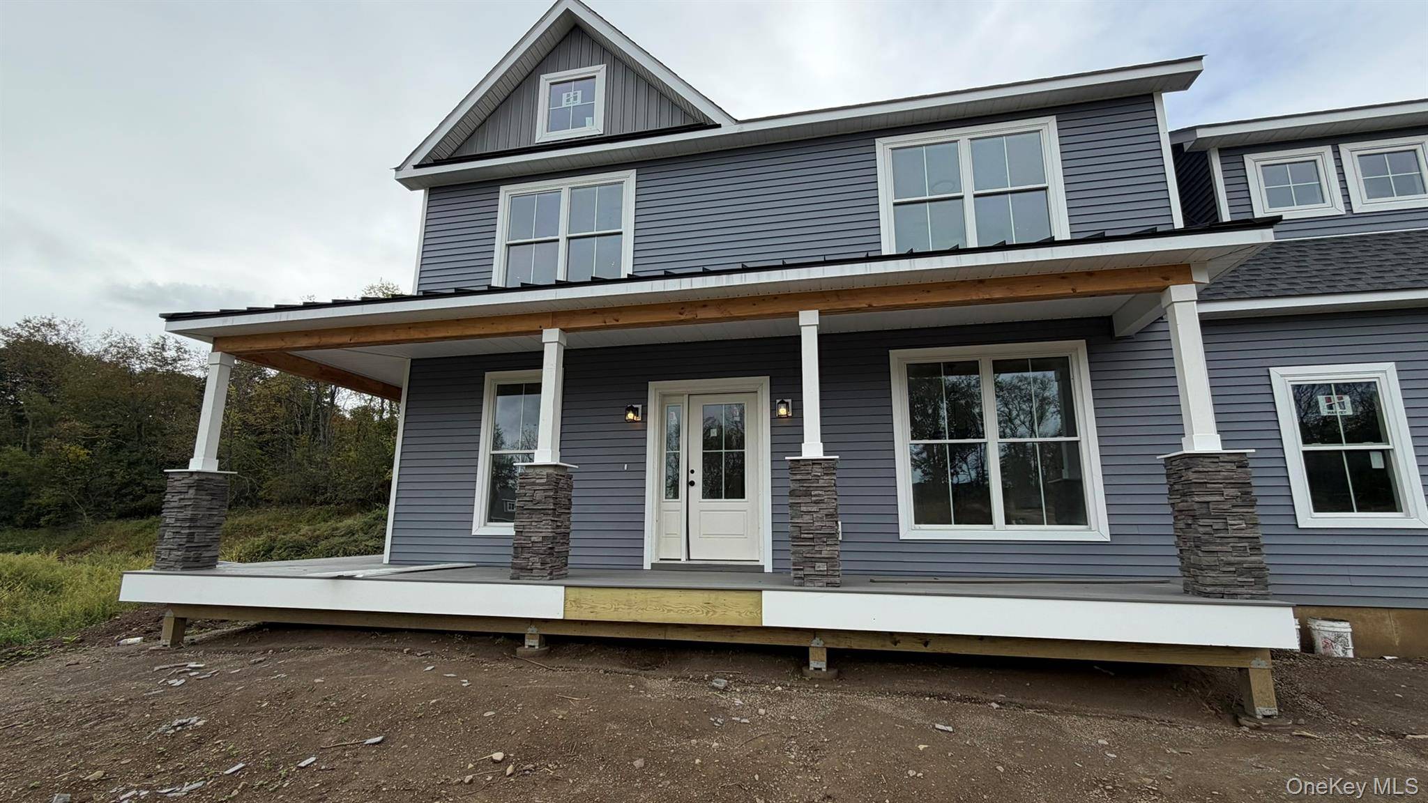 24 Sunset LN, New Hampton, NY 10958