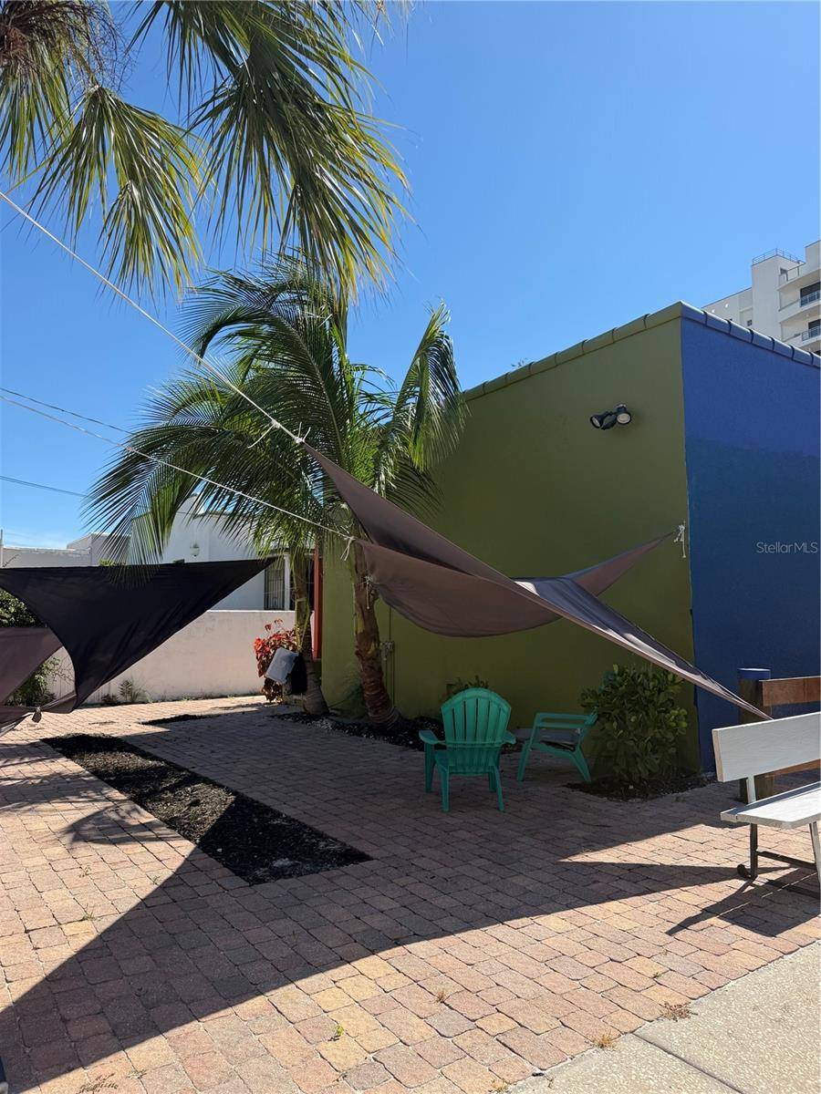 401 BURNS CT, Sarasota, FL 34236