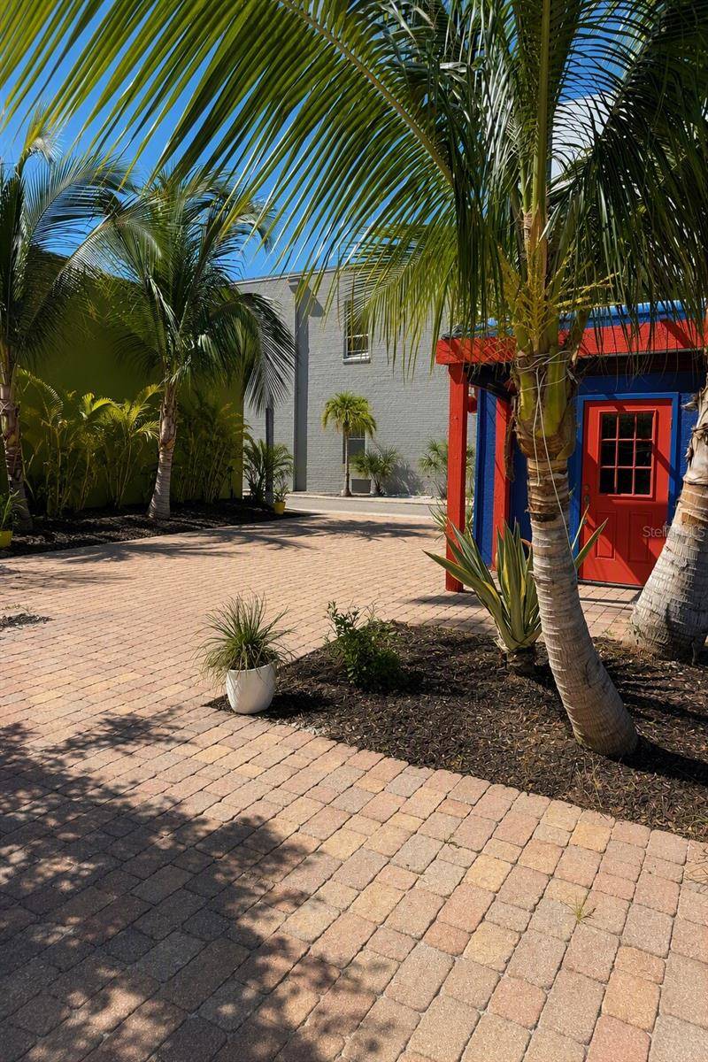 401 BURNS CT, Sarasota, FL 34236