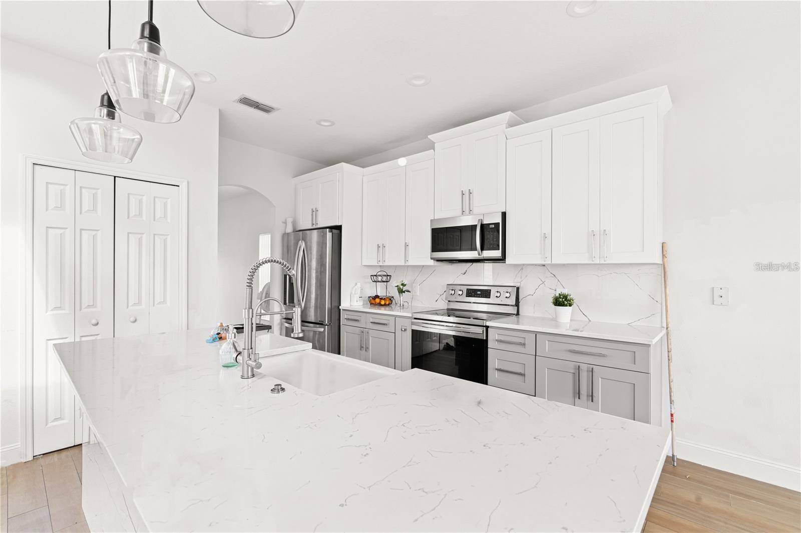 351 BRIDGEWATER DR, Davenport, FL 33897