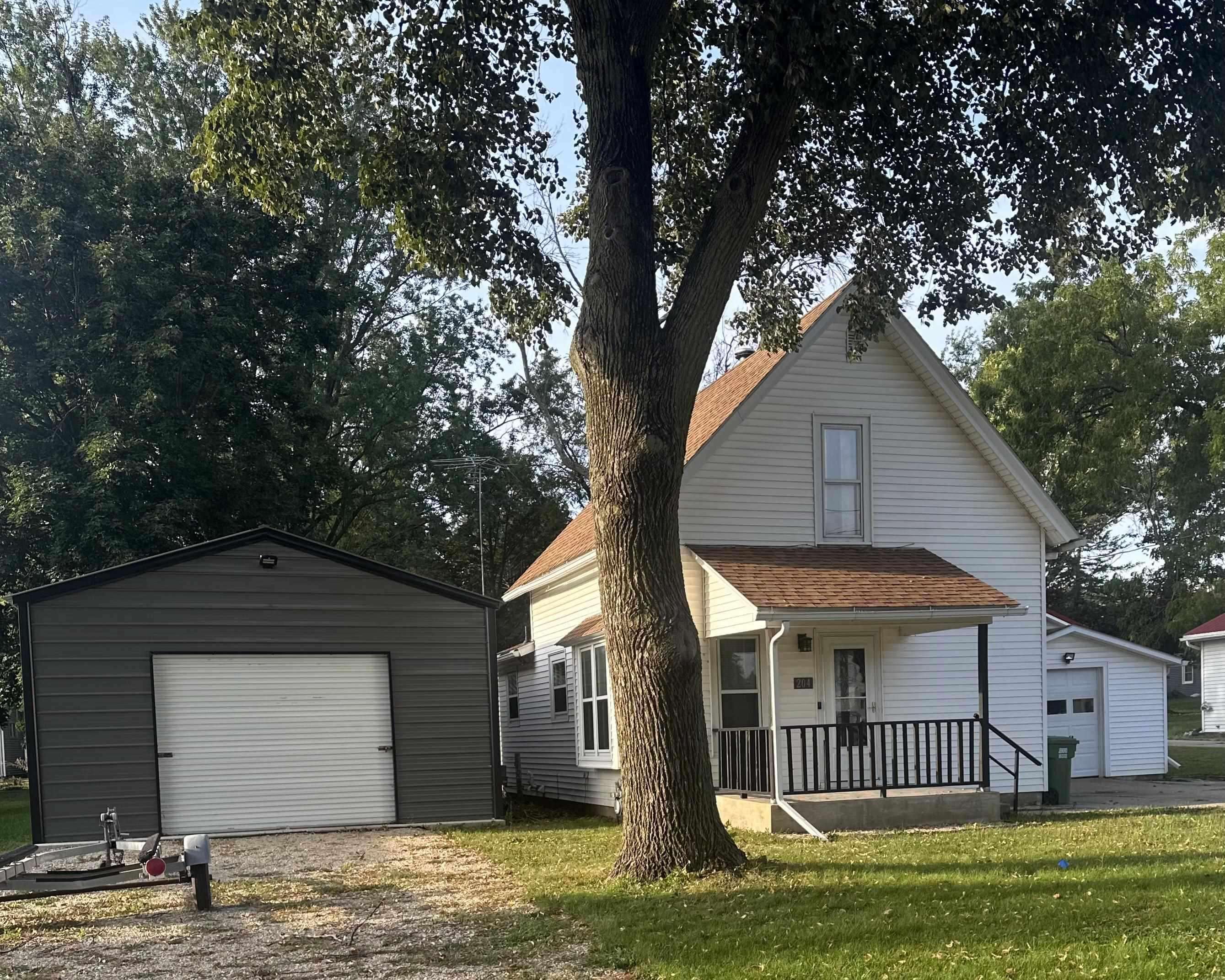 204 8th ST, Charles City, IA 50616