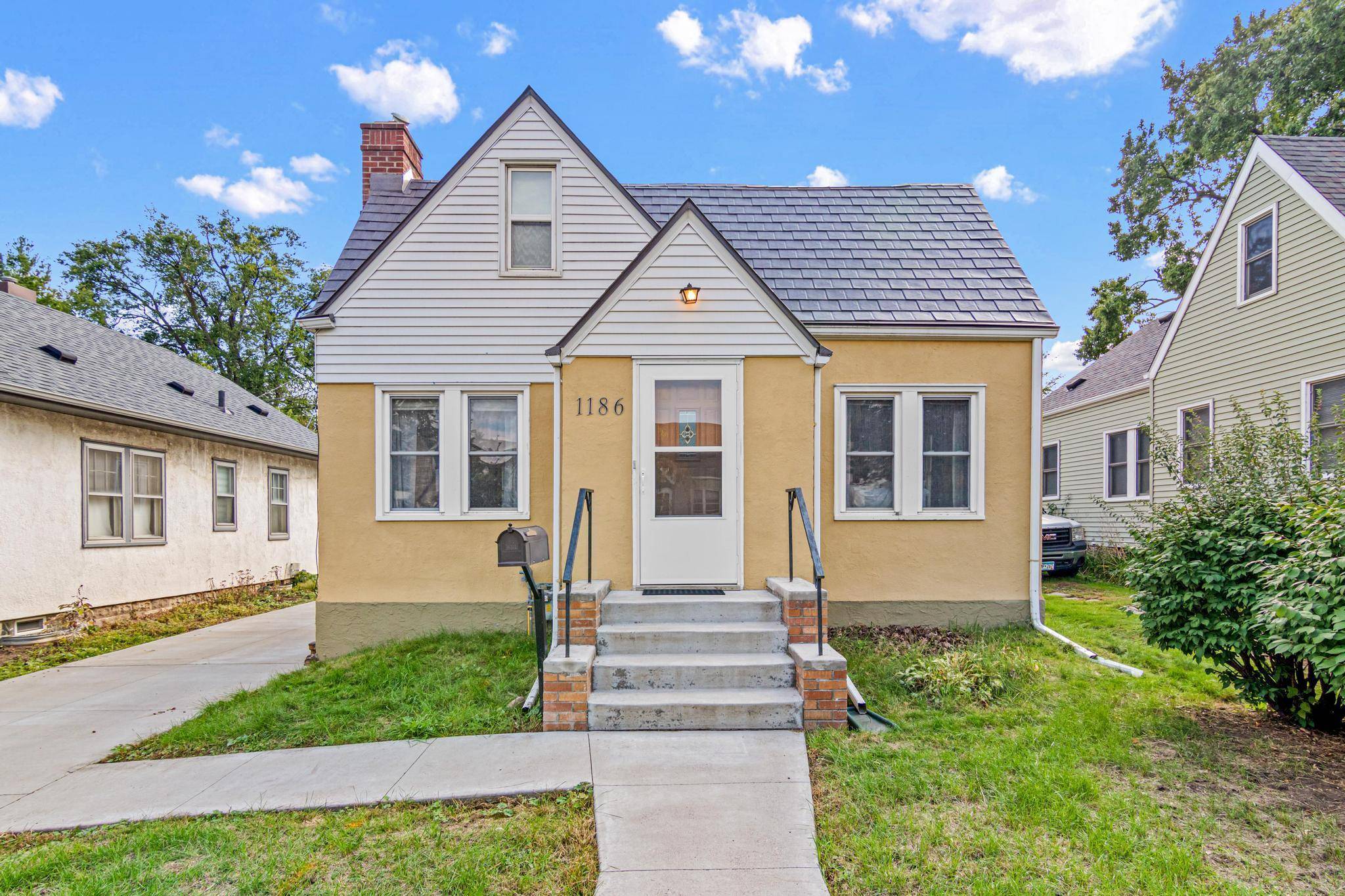 1186 Englewood AVE, Saint Paul, MN 55104