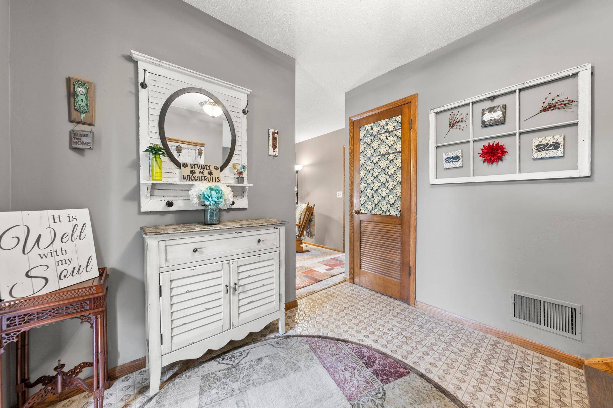 228 Walnut LN, Apple Valley, MN 55124