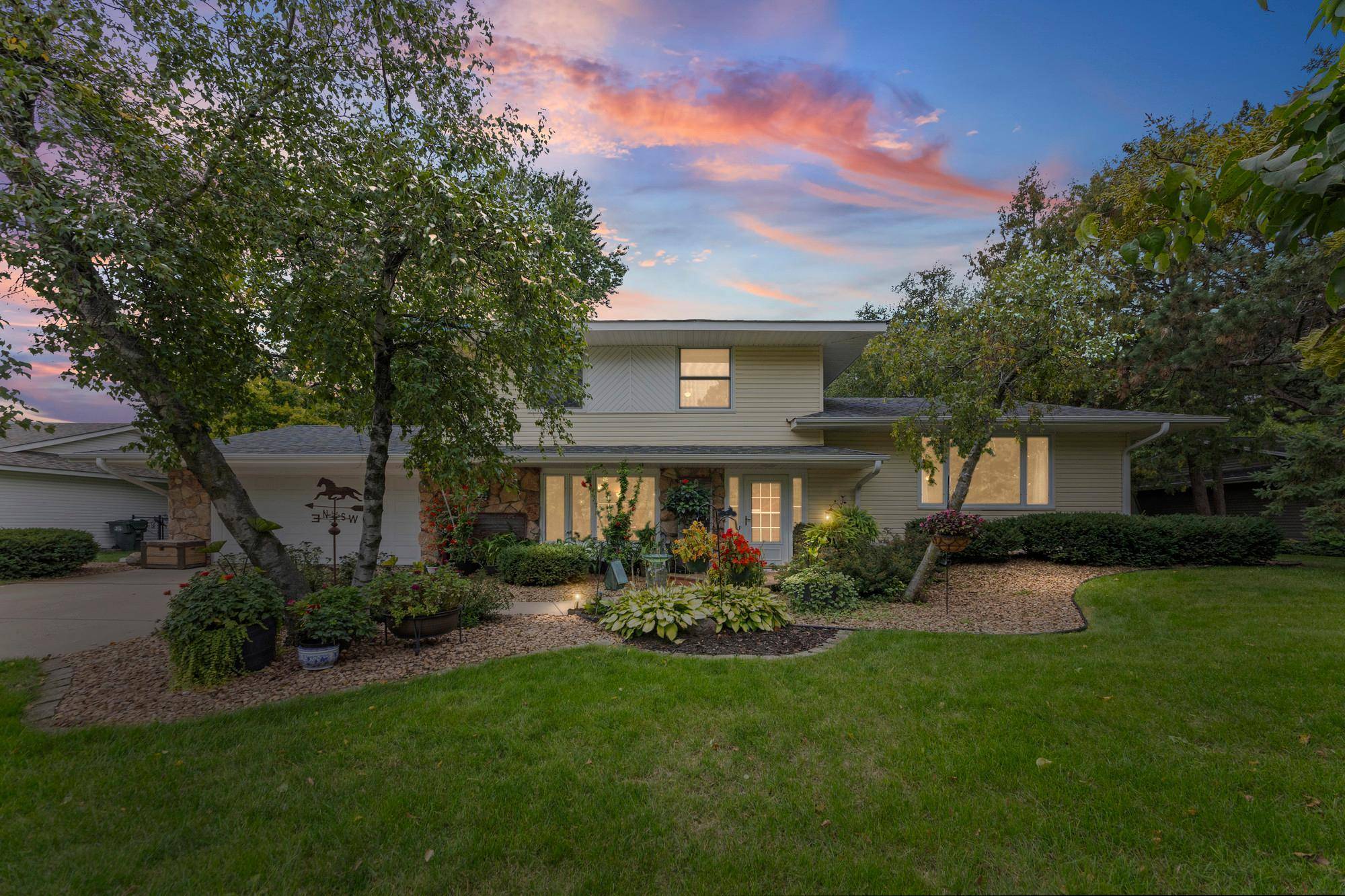 228 Walnut LN, Apple Valley, MN 55124