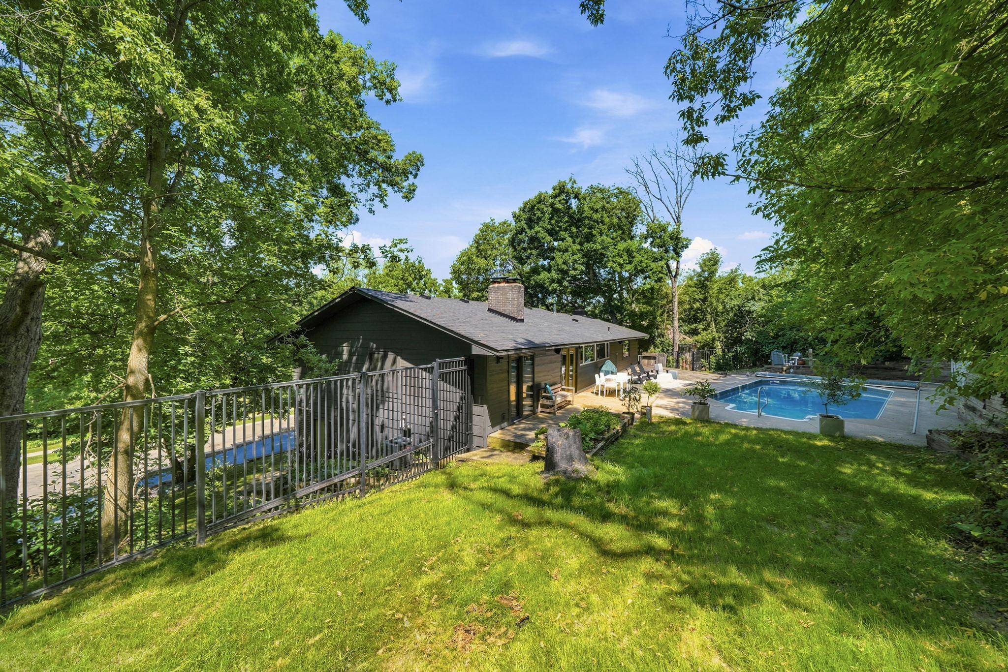 138 Chaparral DR, Apple Valley, MN 55124