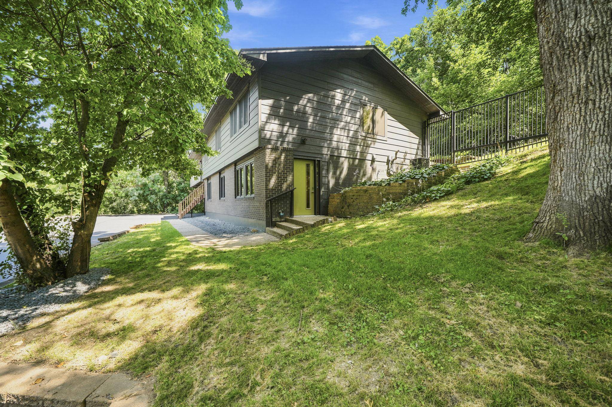 138 Chaparral DR, Apple Valley, MN 55124