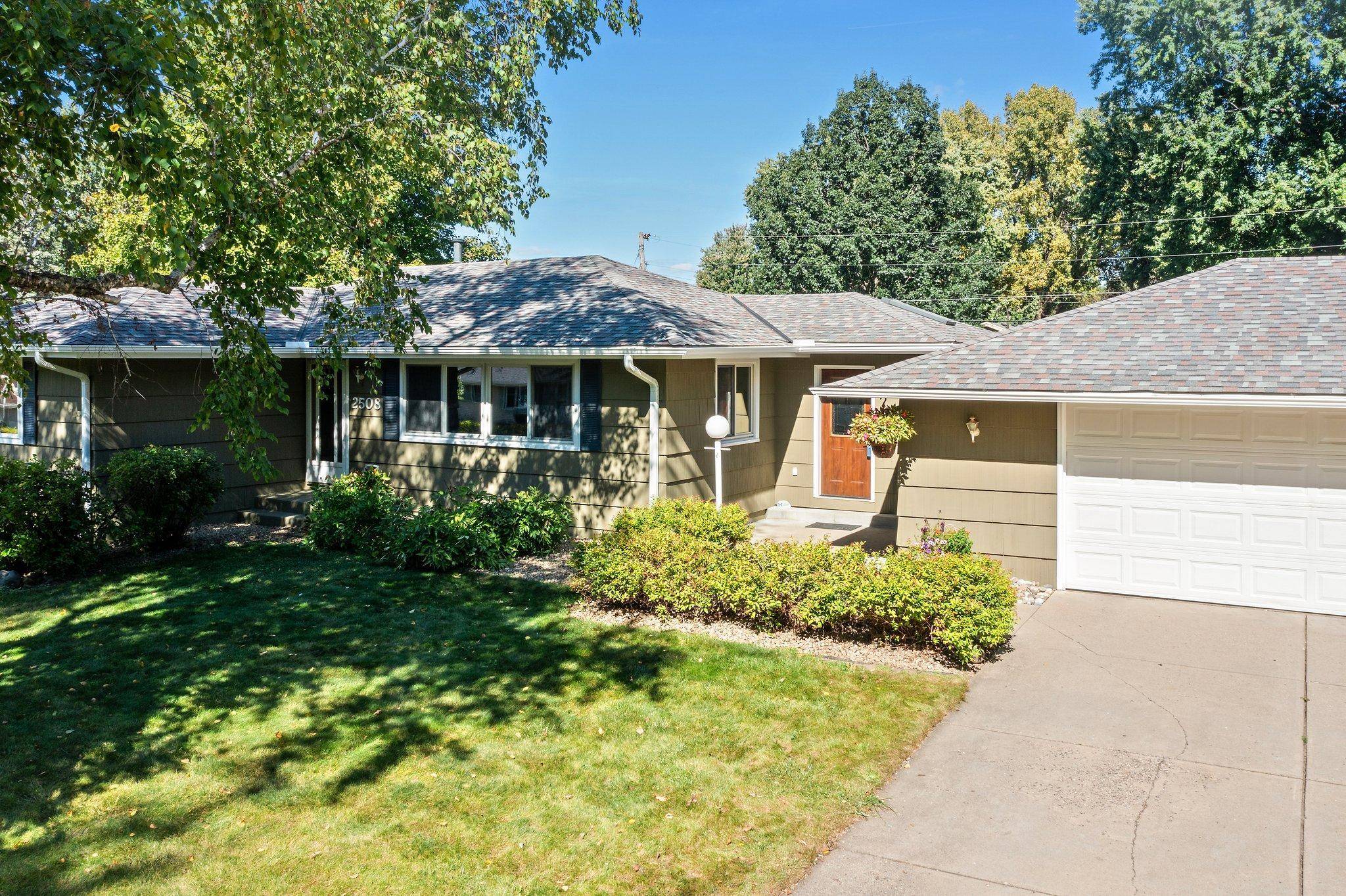 2508 W 140th ST, Burnsville, MN 55337