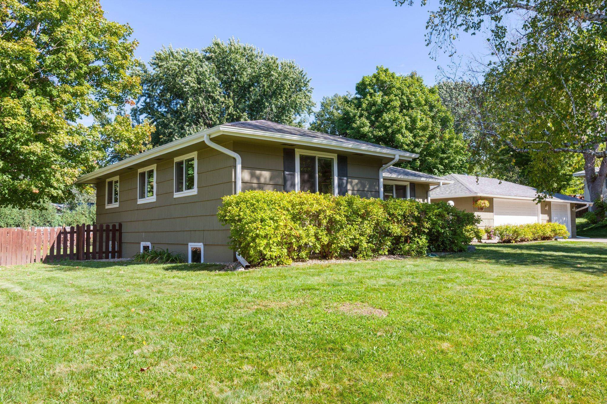 2508 W 140th ST, Burnsville, MN 55337
