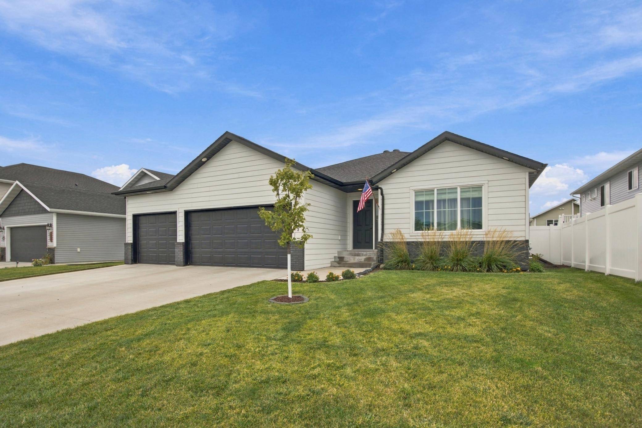 7233 28th ST S, Fargo, ND 58104