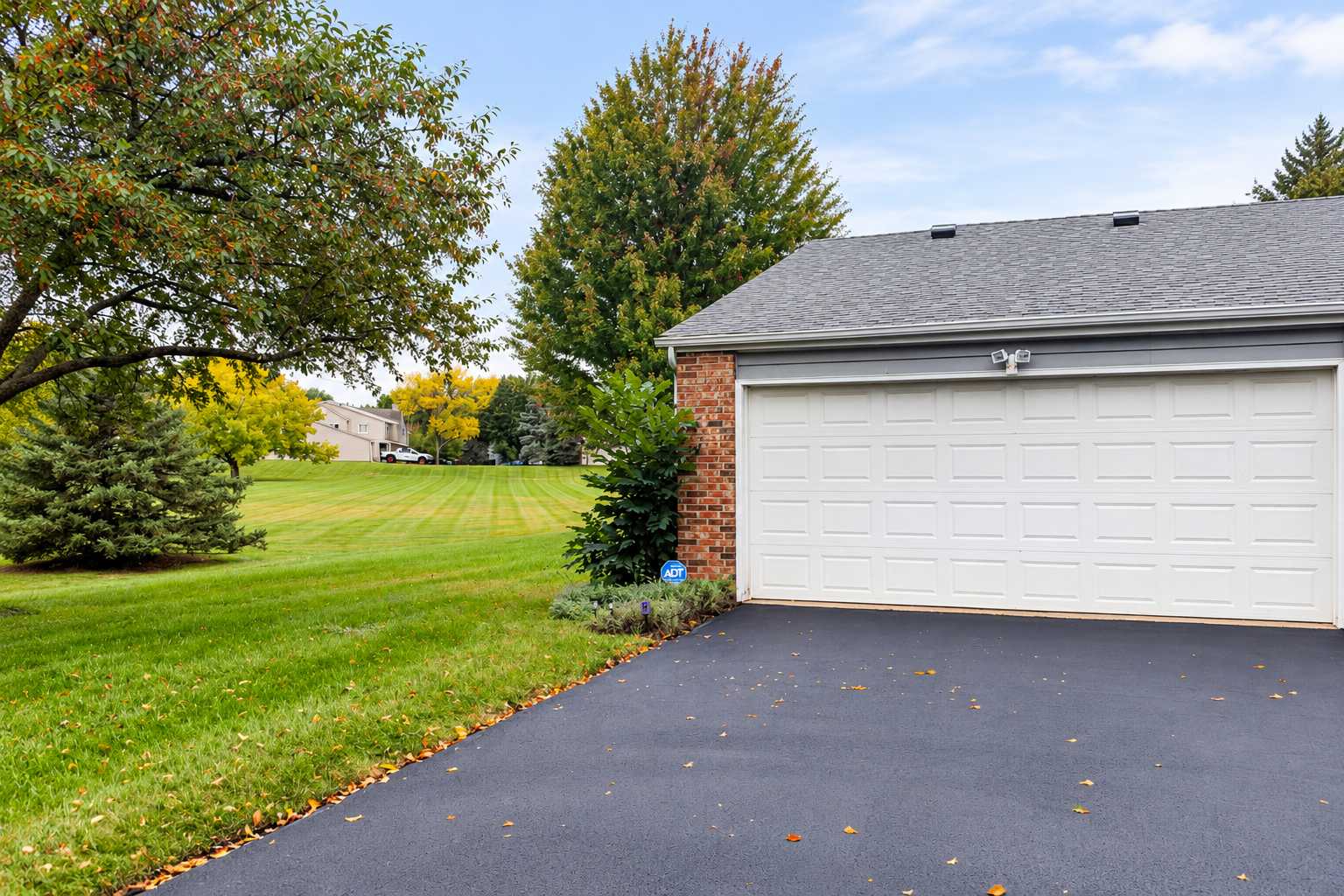 7698 157th ST W, Apple Valley, MN 55124