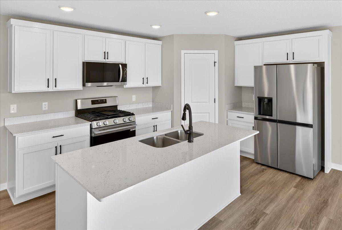 1930 Pierce ST S, Cambridge, MN 55008
