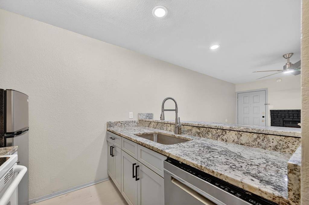 1810 N Garrett Avenue #124, Dallas, TX 75206