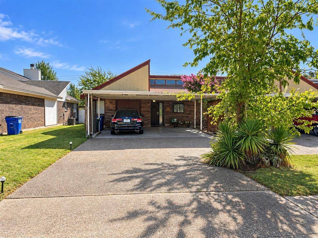 201-203 Yorkshire Court, Euless, TX 76040