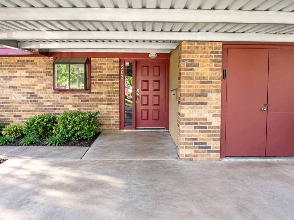 201-203 Yorkshire Court, Euless, TX 76040