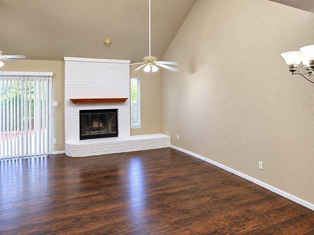 201-203 Yorkshire Court, Euless, TX 76040