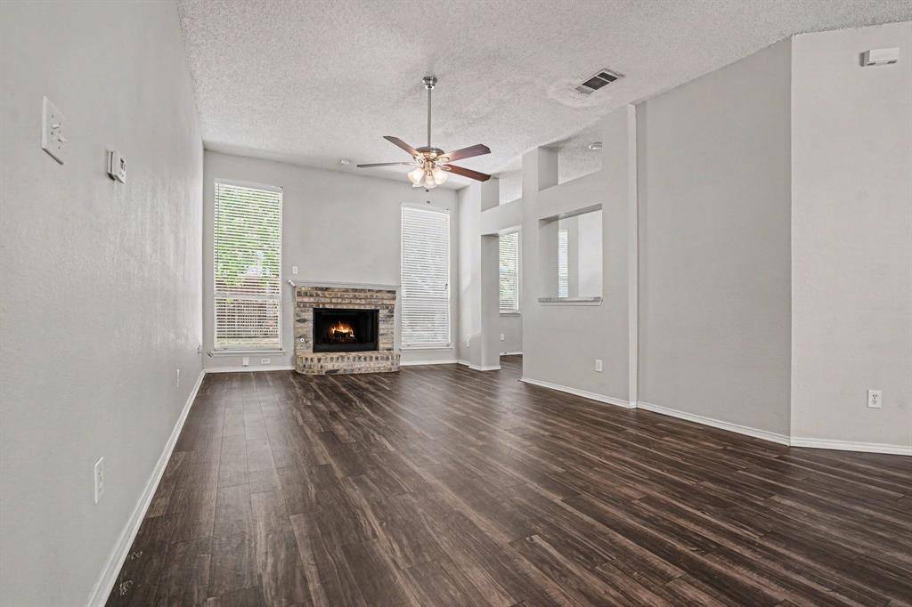 5612 Greenwich Drive, Arlington, TX 76018