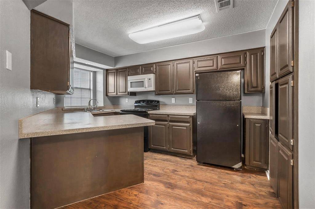 800 Custer Street, Arlington, TX 76014