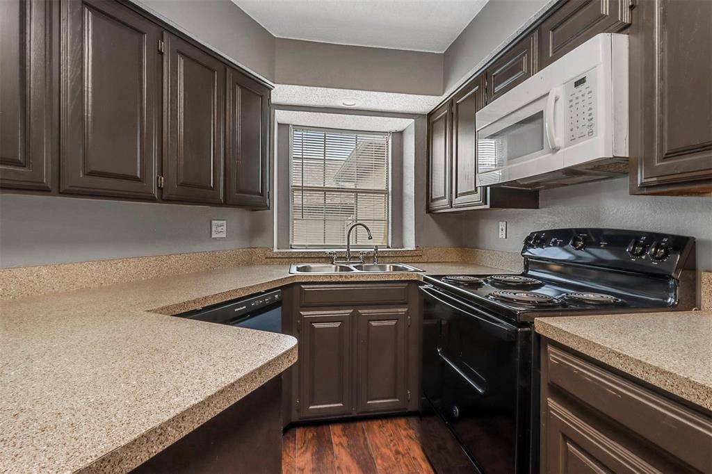 800 Custer Street, Arlington, TX 76014