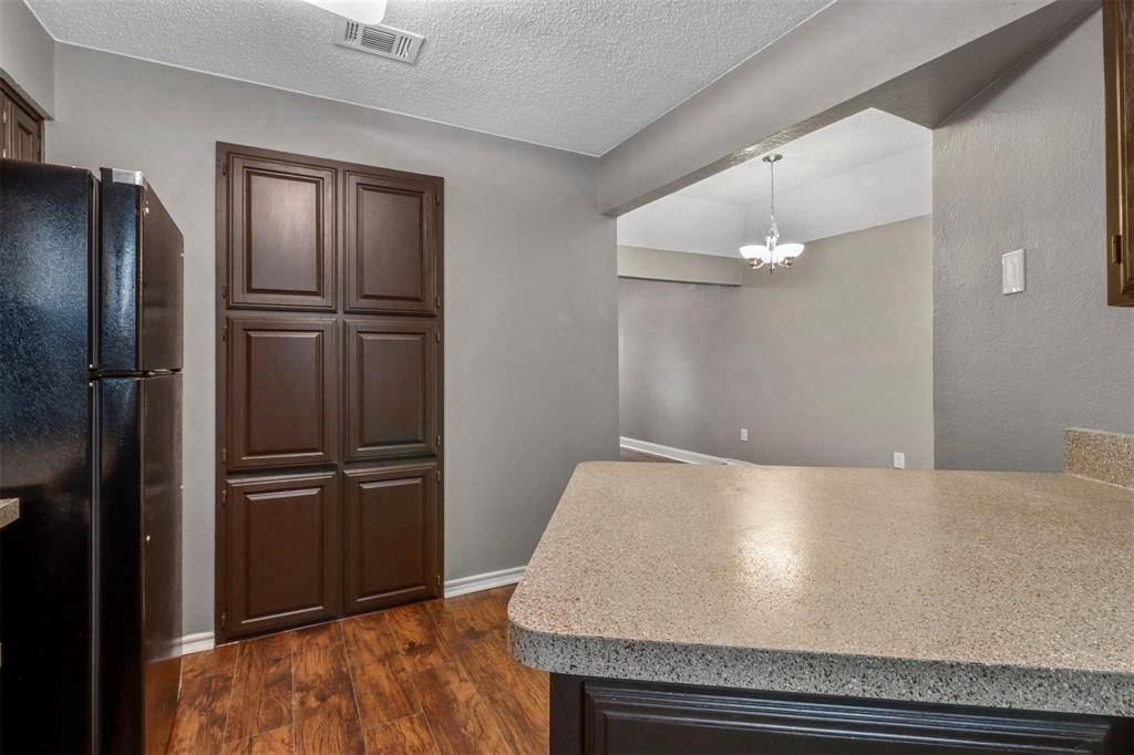 800 Custer Street, Arlington, TX 76014