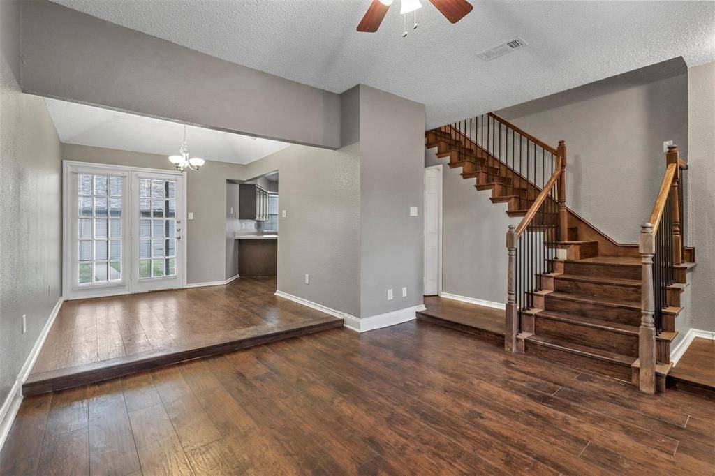 800 Custer Street, Arlington, TX 76014