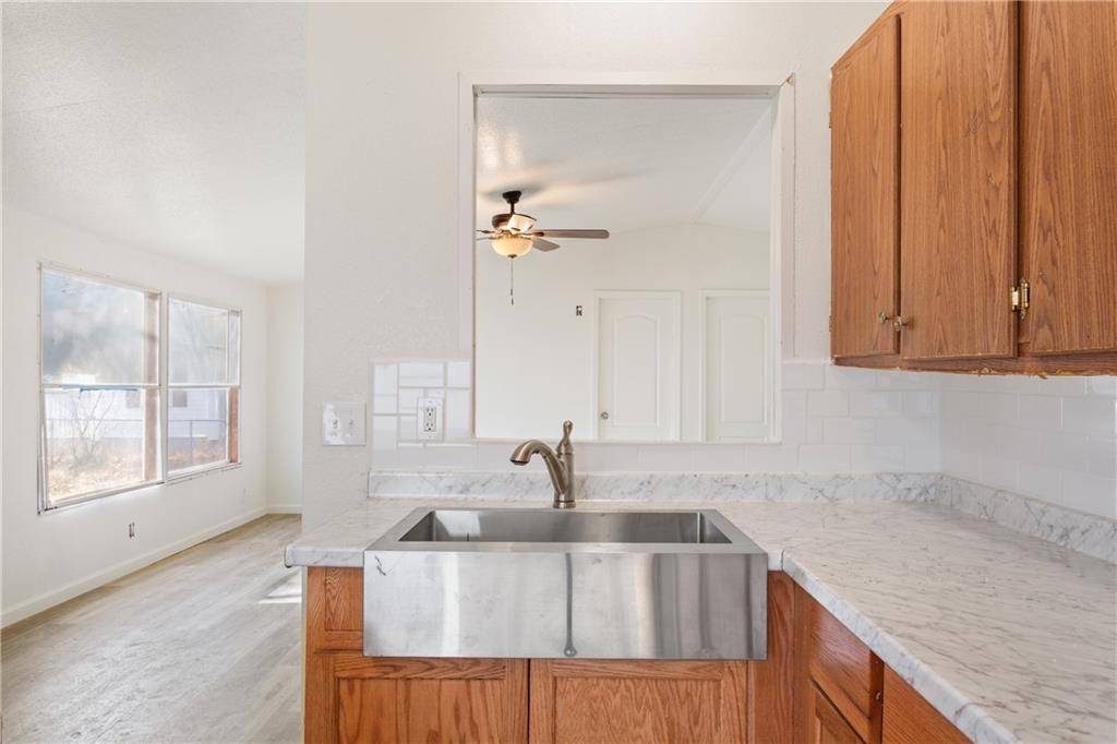 1615 Crockett Street, Bellmead, TX 76705