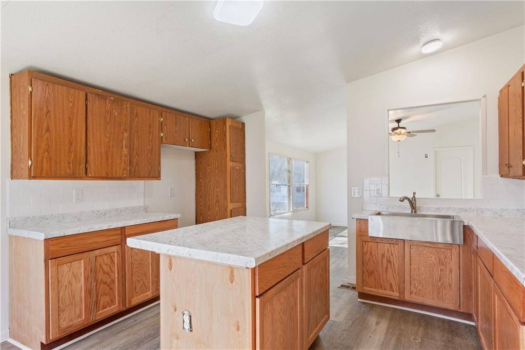 1615 Crockett Street, Bellmead, TX 76705