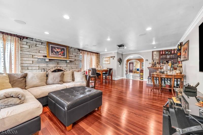 161 Plauderville Ave, Garfield City, NJ 07026