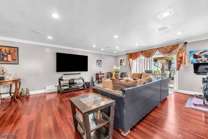 161 Plauderville Ave, Garfield City, NJ 07026