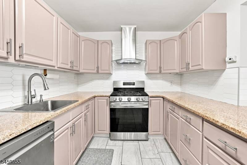 13 Kovach St, Franklin Boro, NJ 07416