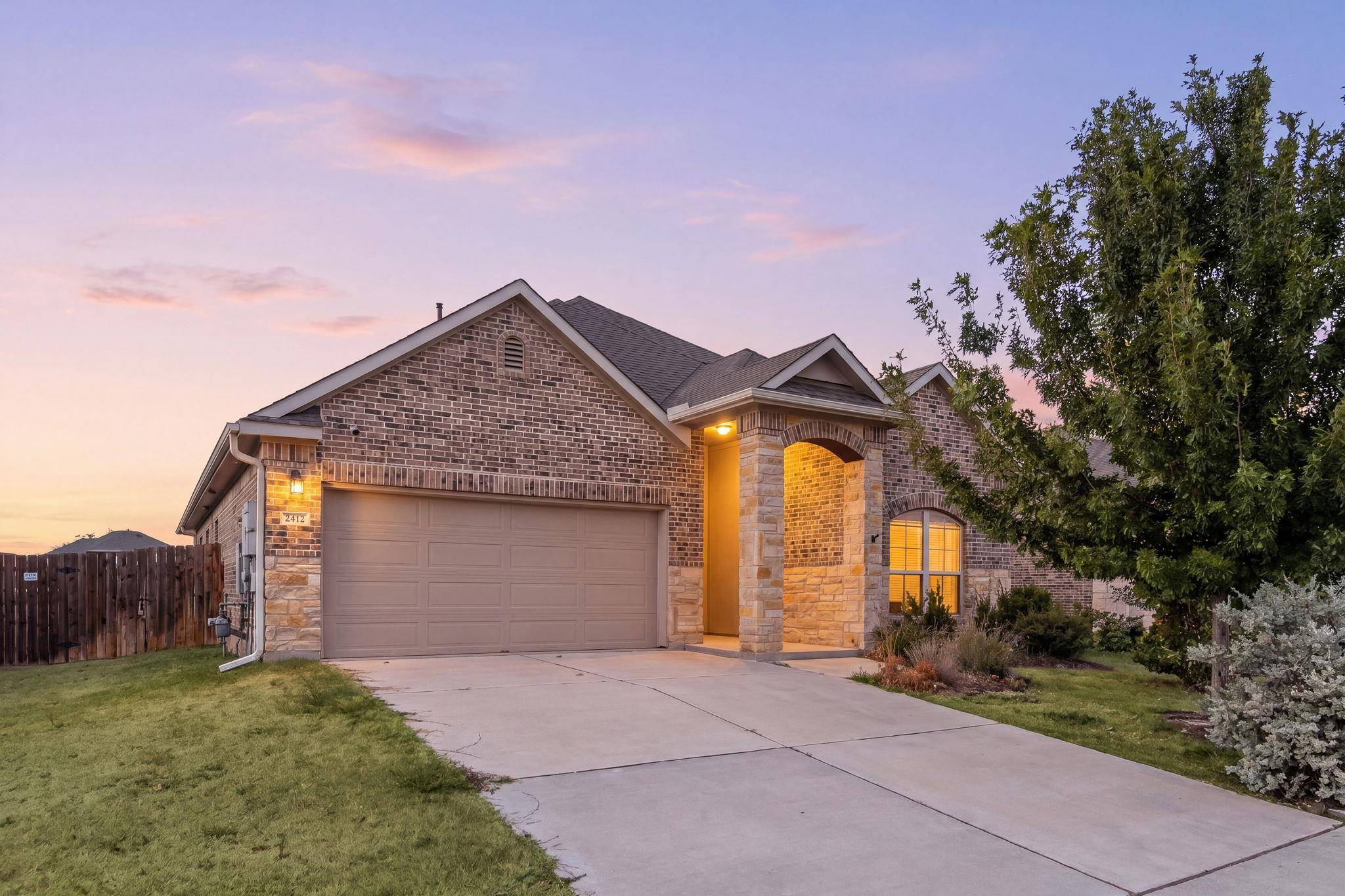 2412 Star Hill Ranch ST, Georgetown, TX 78628