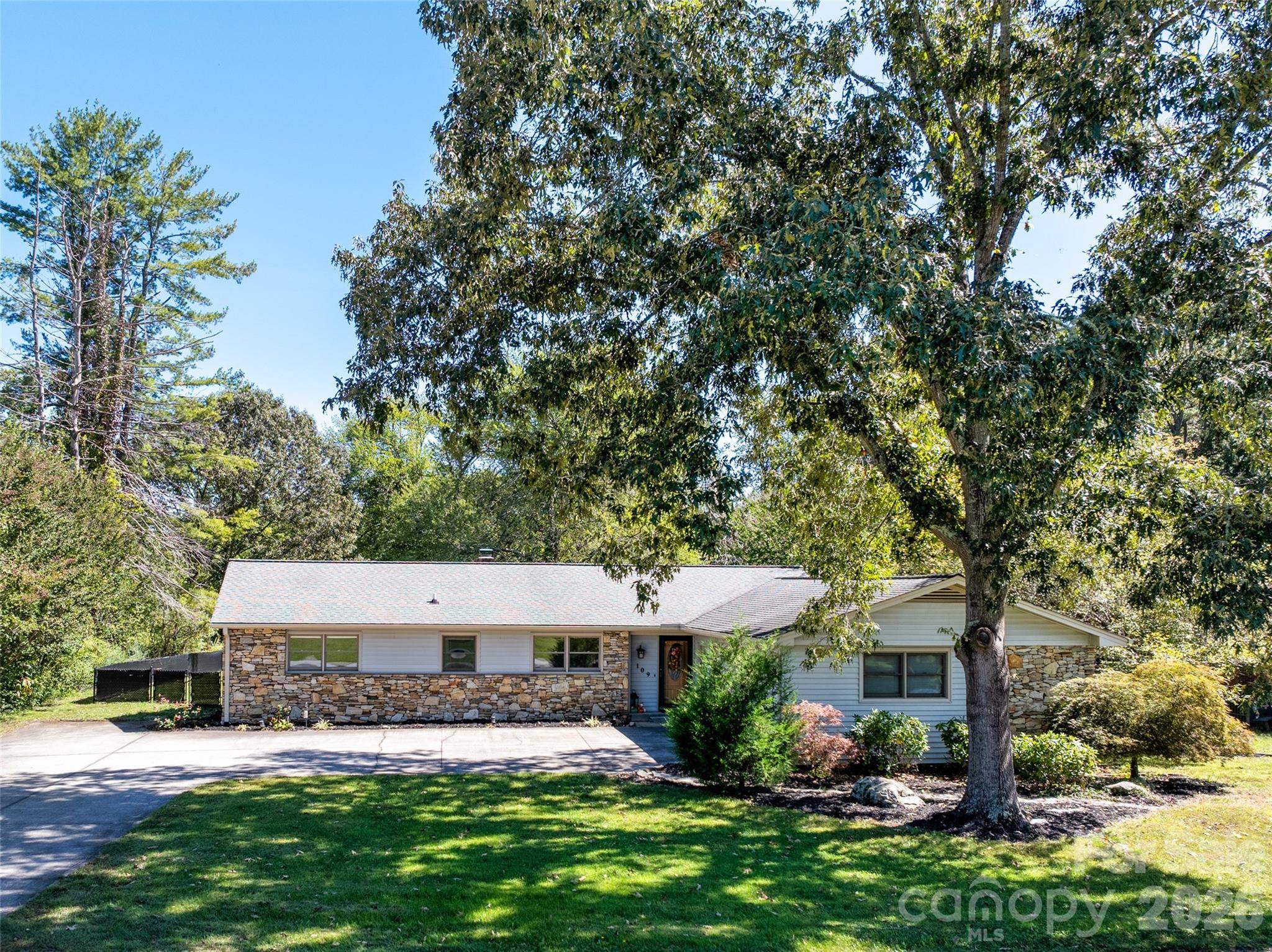 109 N Greenwood Forest DR, Etowah, NC 28729