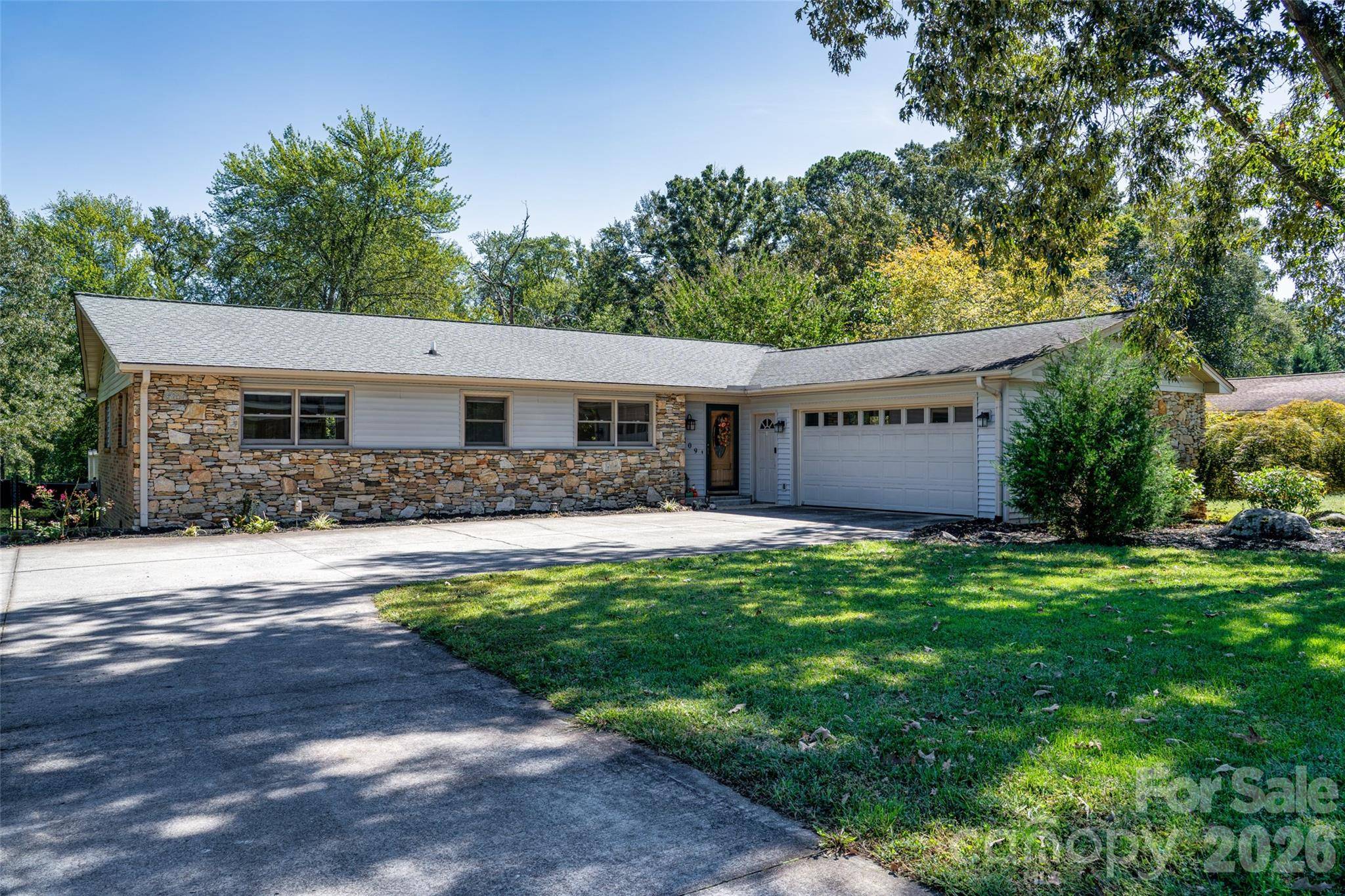 109 N Greenwood Forest DR, Etowah, NC 28729