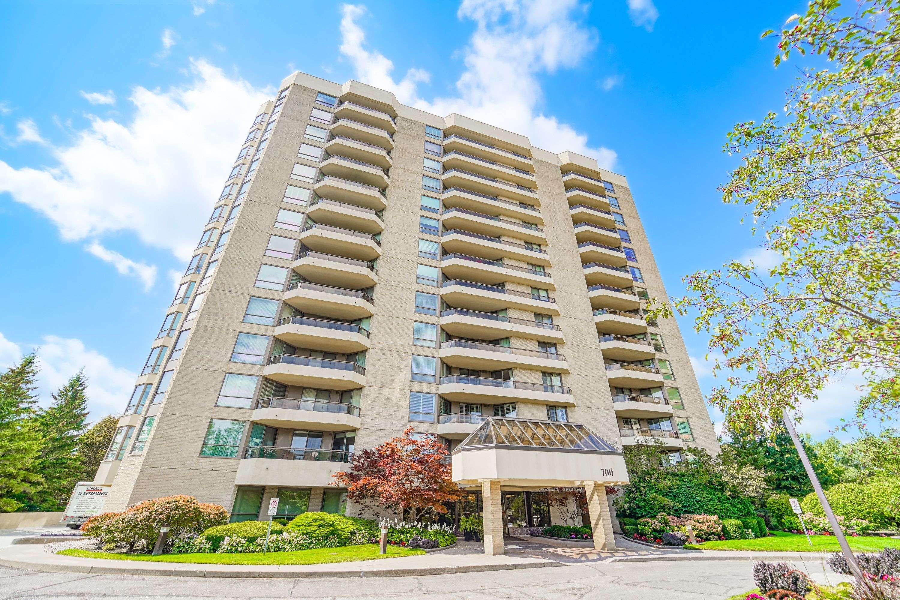 700 Wilson RD N #305, Oshawa, ON L1G 7T5