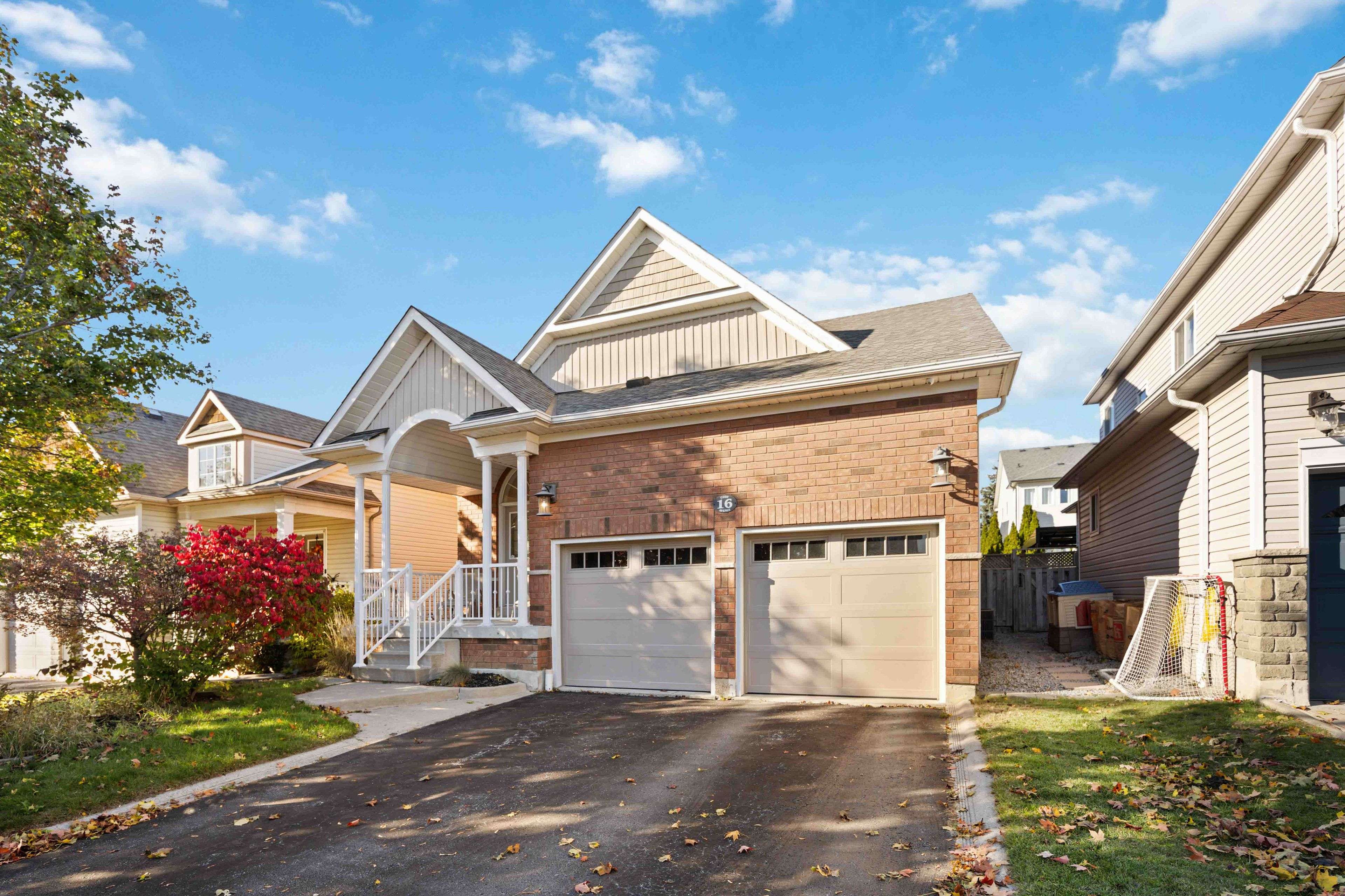 16 Cody AVE, Whitby, ON L1M 1K8