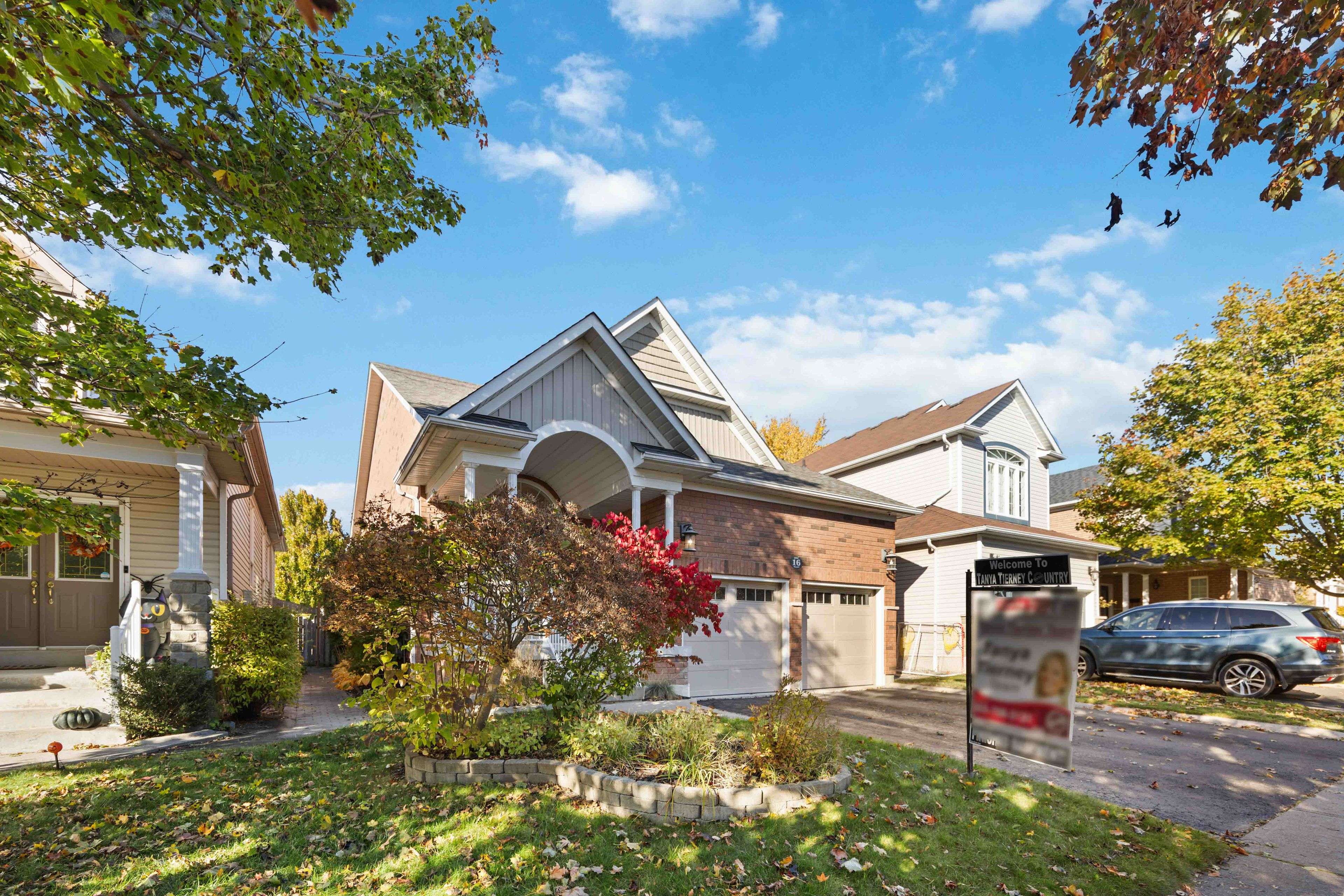 16 Cody AVE, Whitby, ON L1M 1K8