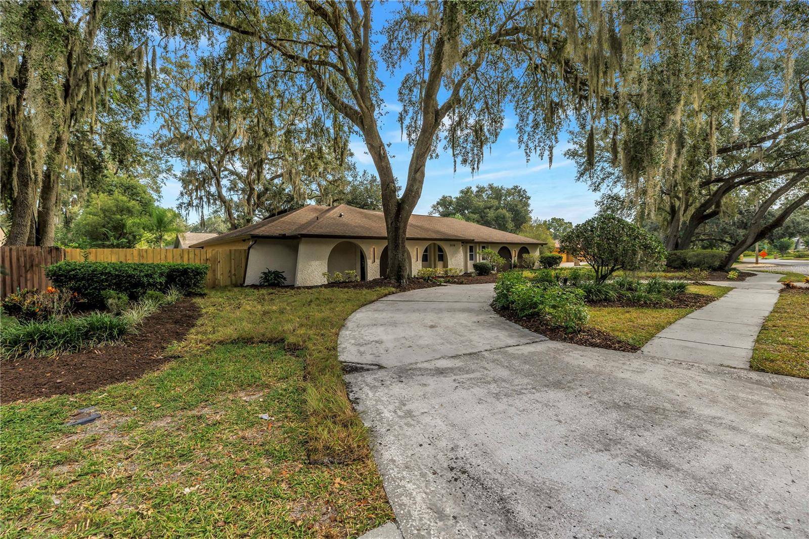 1116 N RIVERHILLS DR, Temple Terrace, FL 33617
