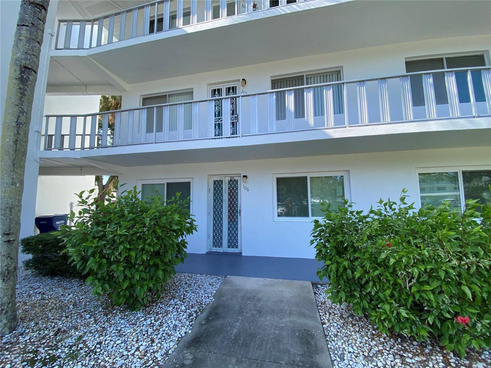 8402 111TH ST #106, Seminole, FL 33772