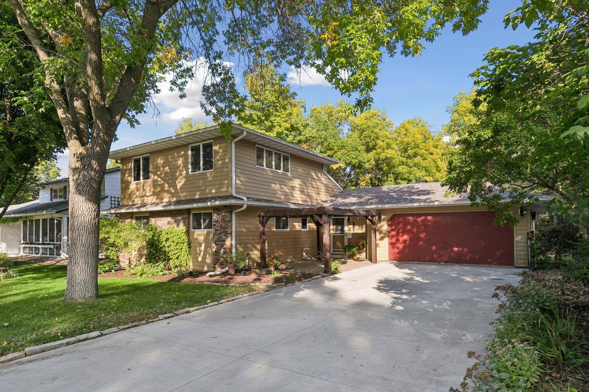 1868 Woodland DR, Red Wing, MN 55066