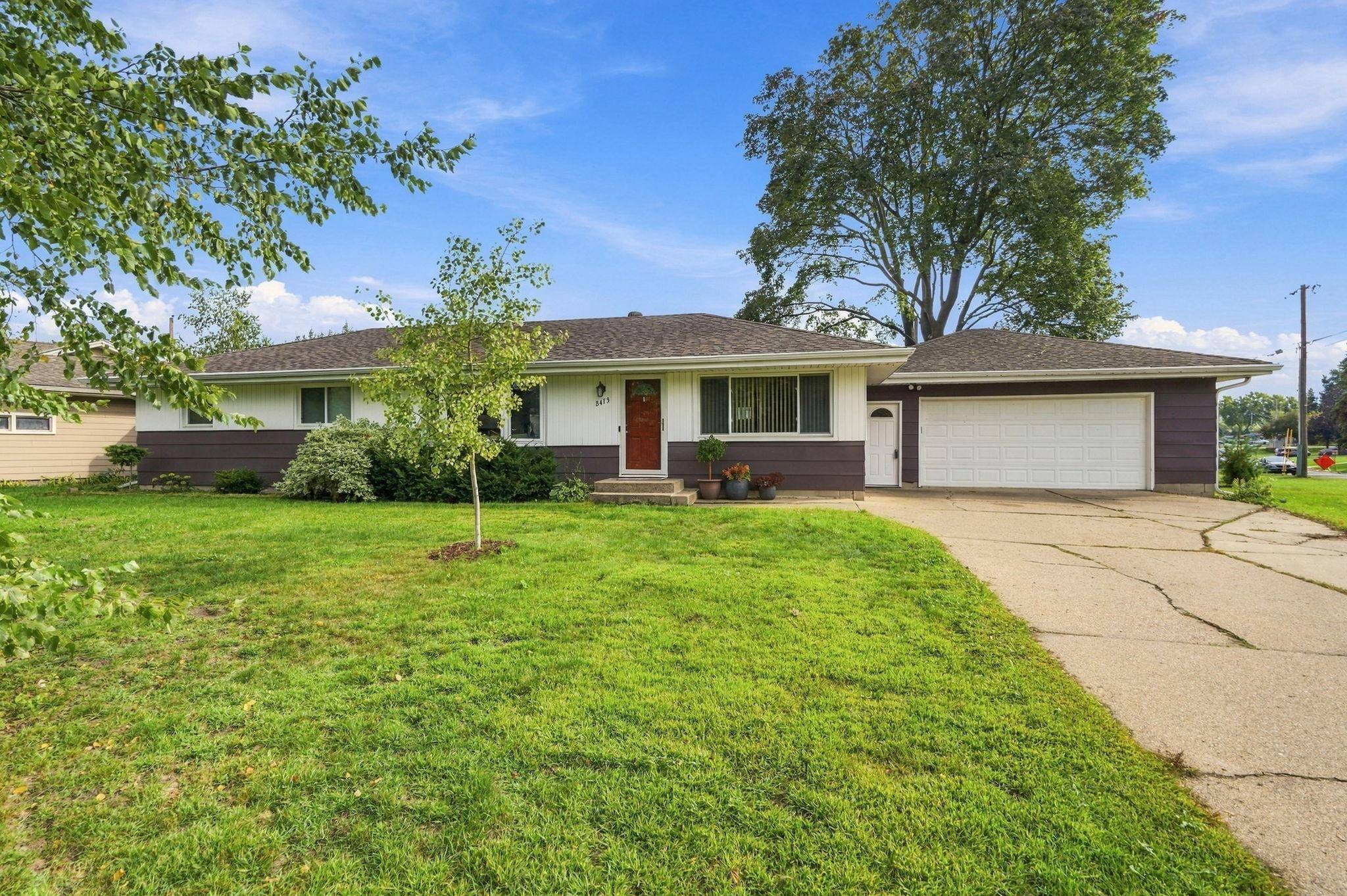 8413 Meadow Lake RD E, New Hope, MN 55428