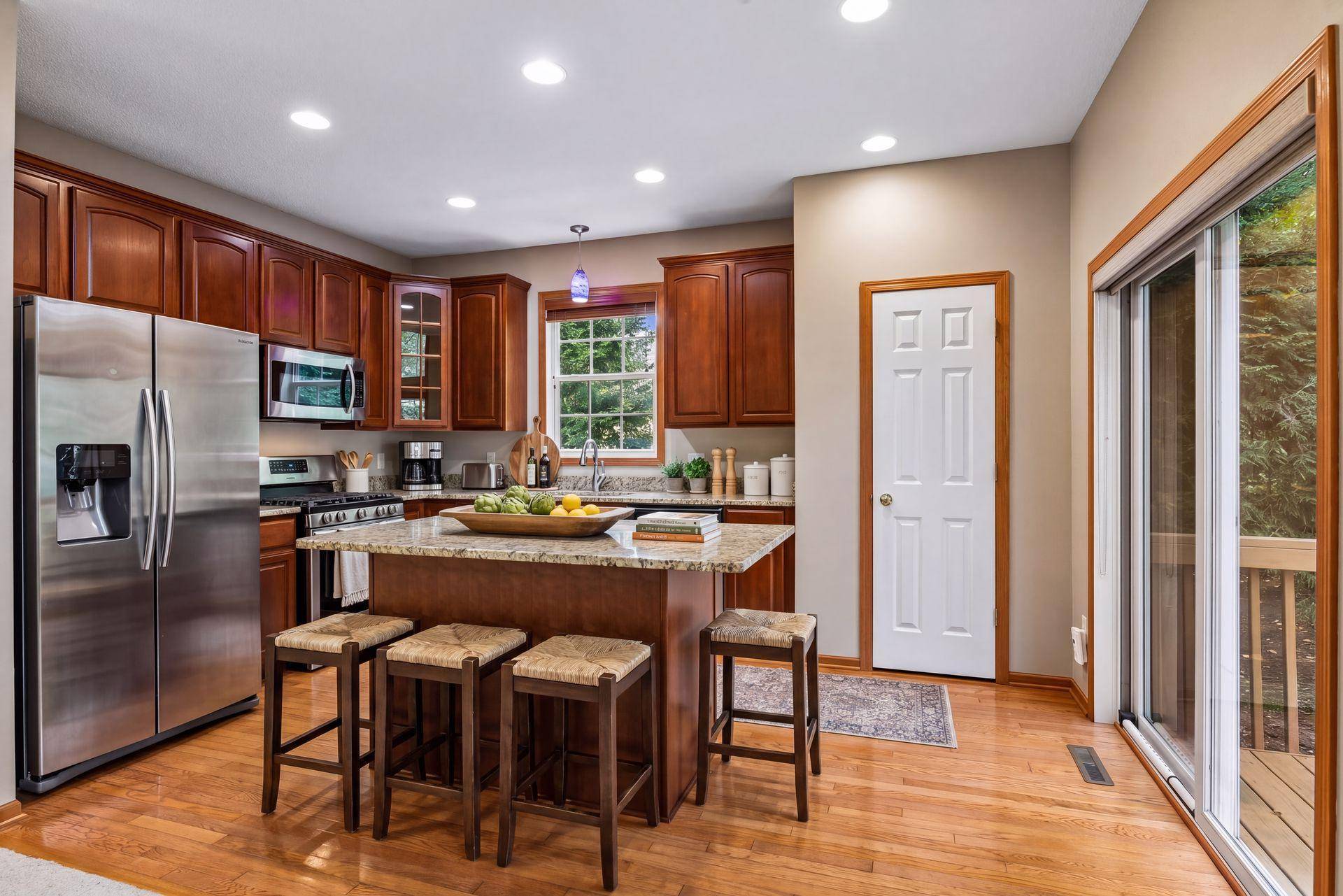9370 Rath PL, Eden Prairie, MN 55347
