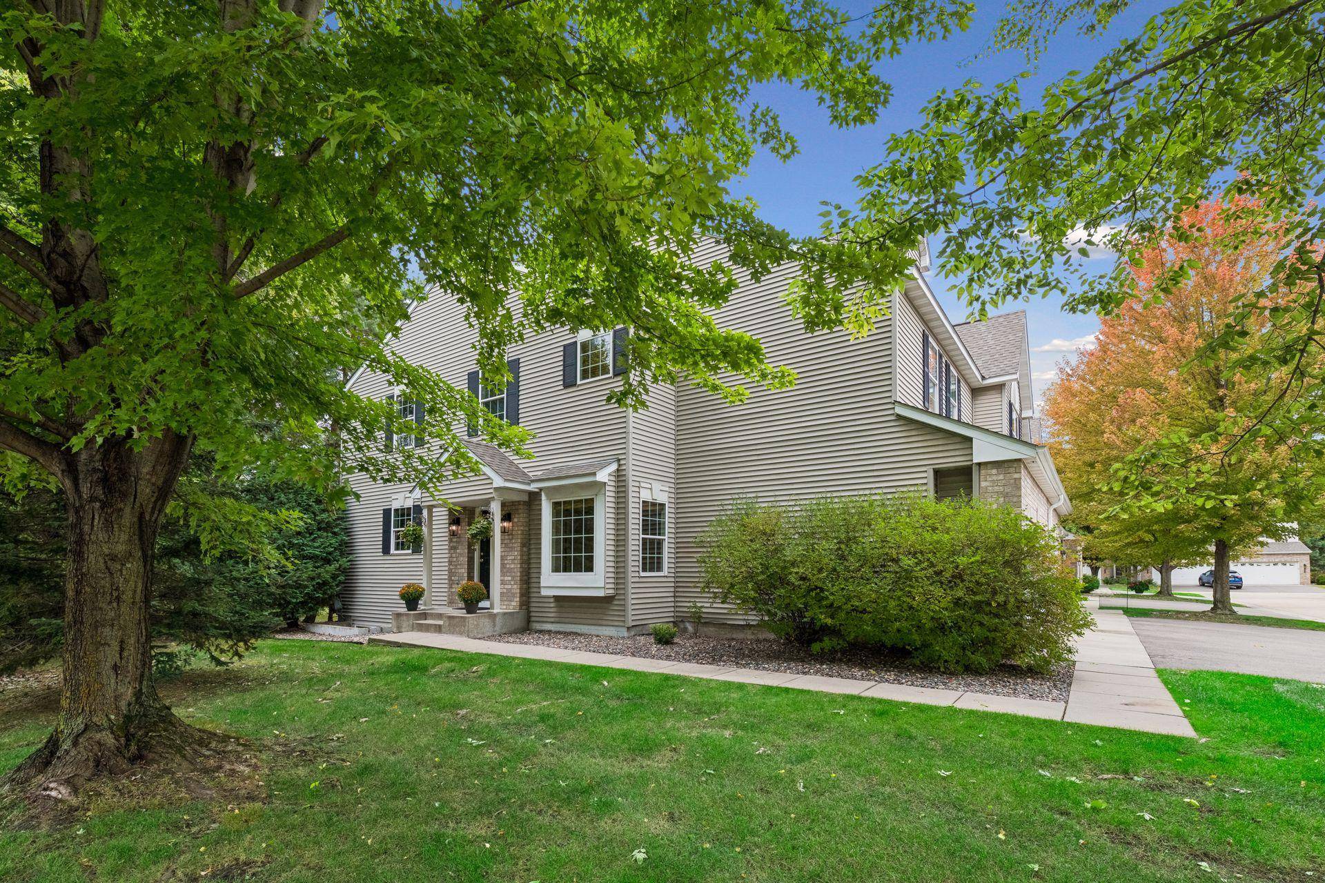 9370 Rath PL, Eden Prairie, MN 55347