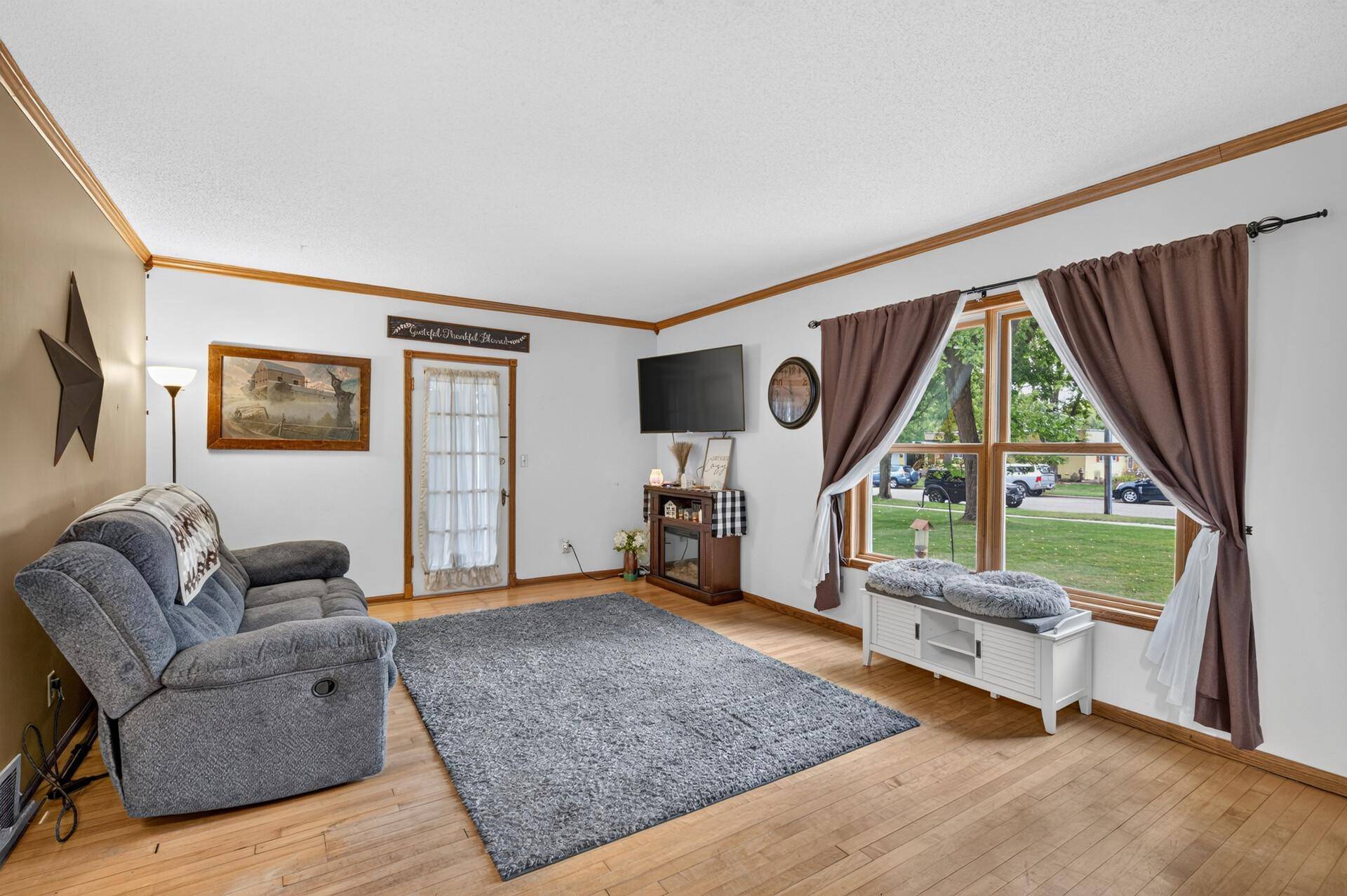 371 S Washington AVE, New Richmond, WI 54017