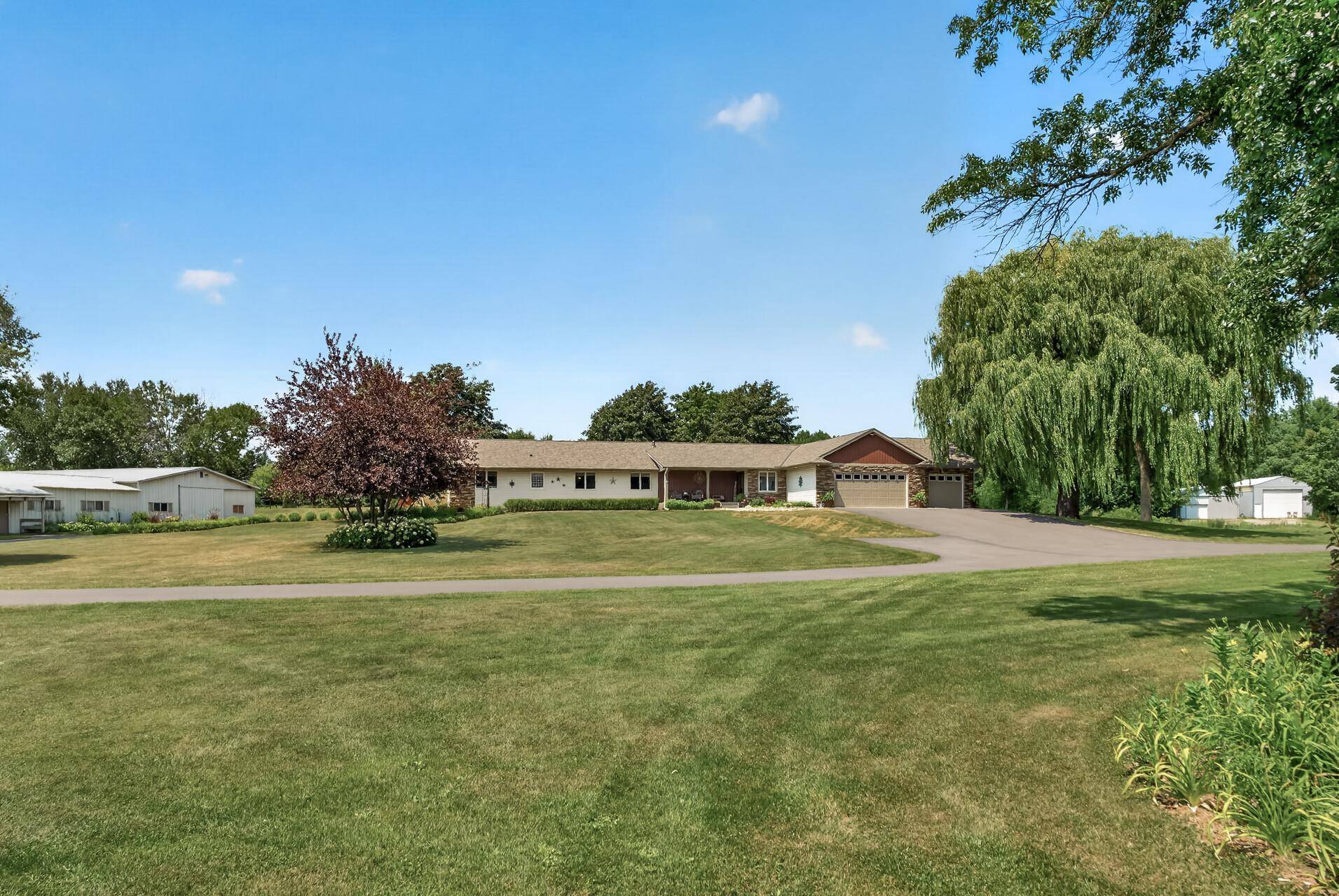 9848 218th AVE NW, Elk River, MN 55330
