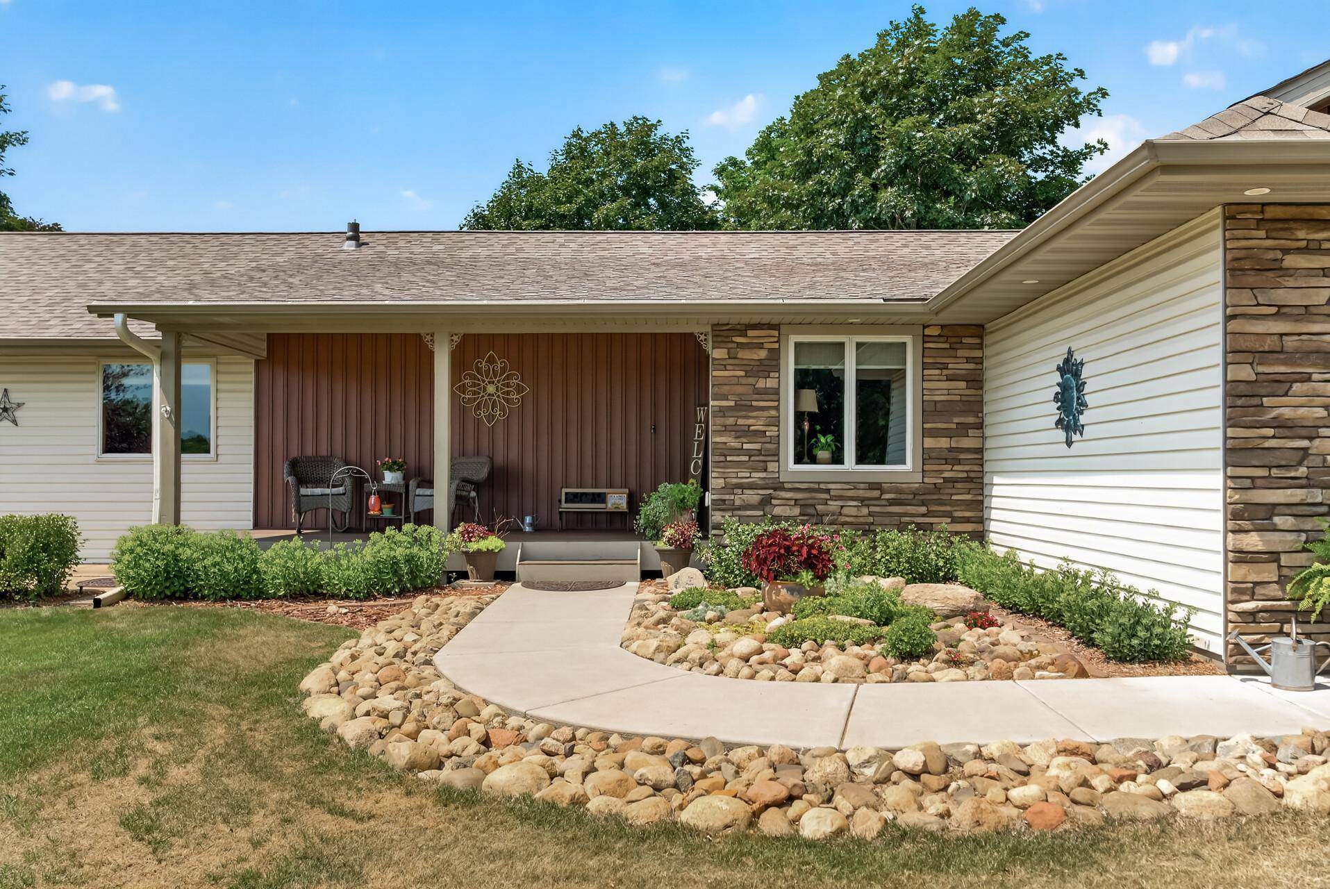 9848 218th AVE NW, Elk River, MN 55330
