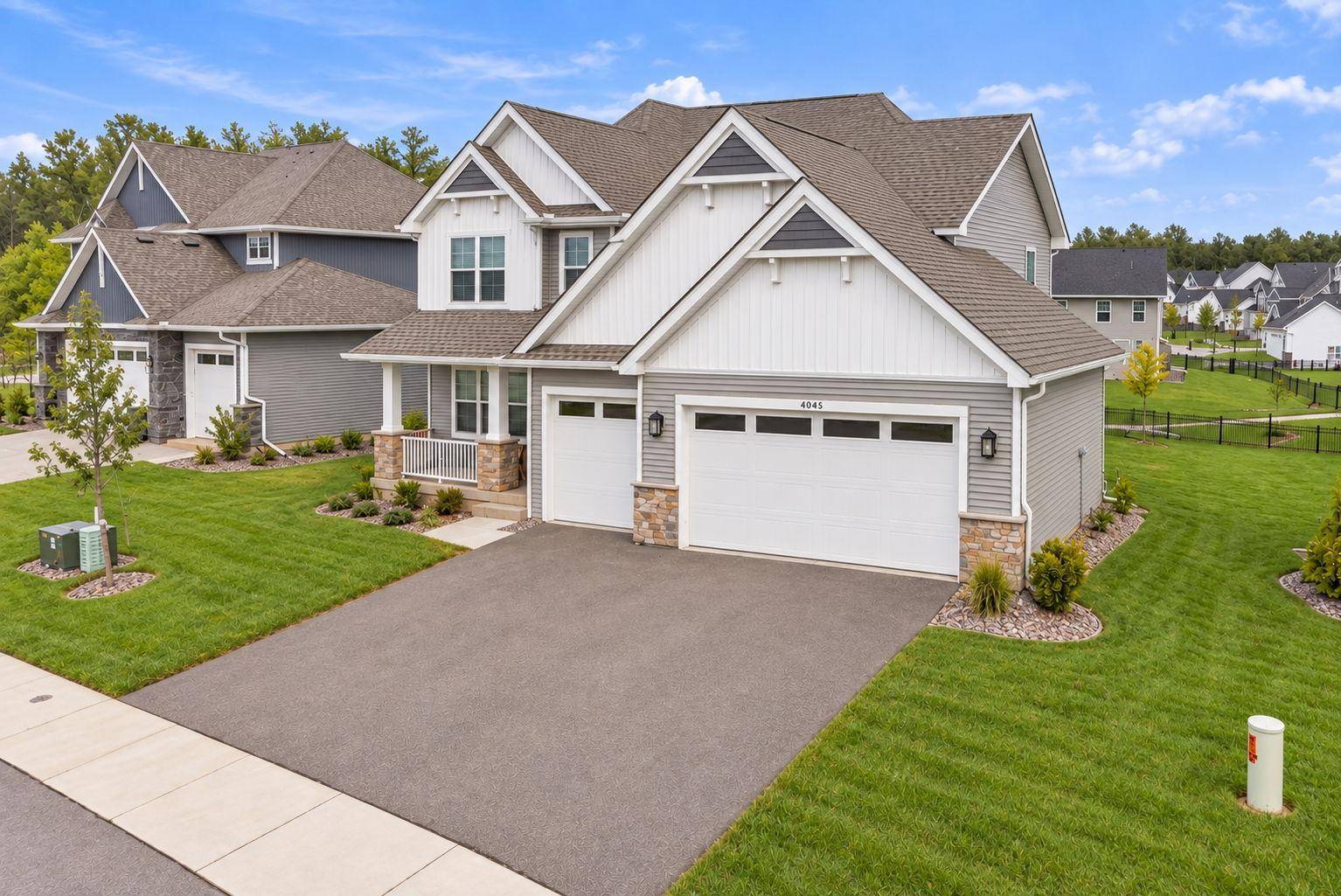 4043 Heath LN N, Oakdale, MN 55128