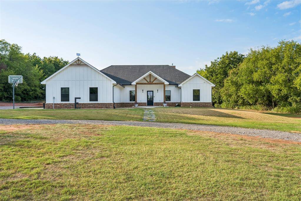 12524 E County Road 1540, Lindsay, OK 73052
