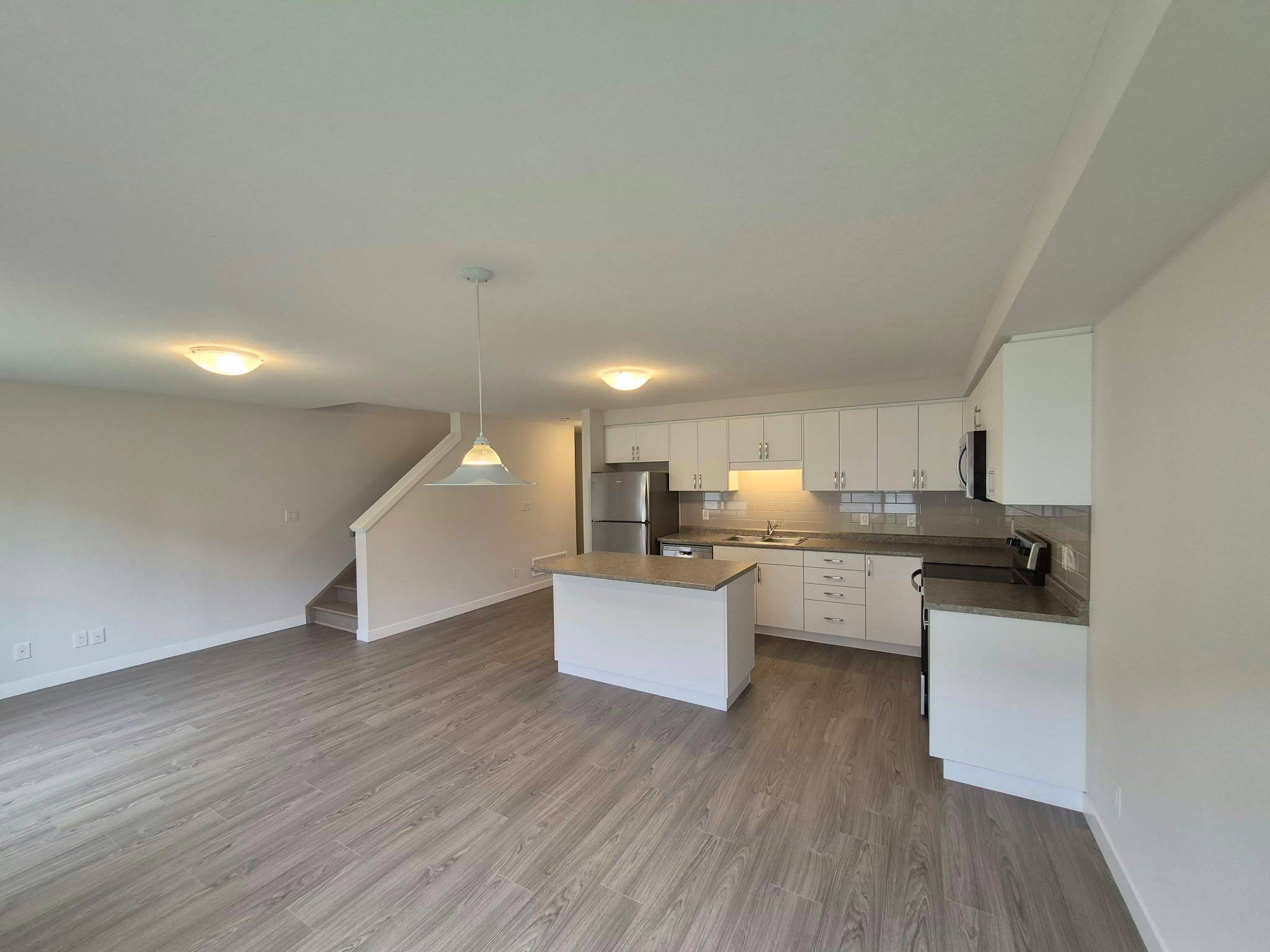 8 BEVERLY ST, Springwater, ON L0L 1P0