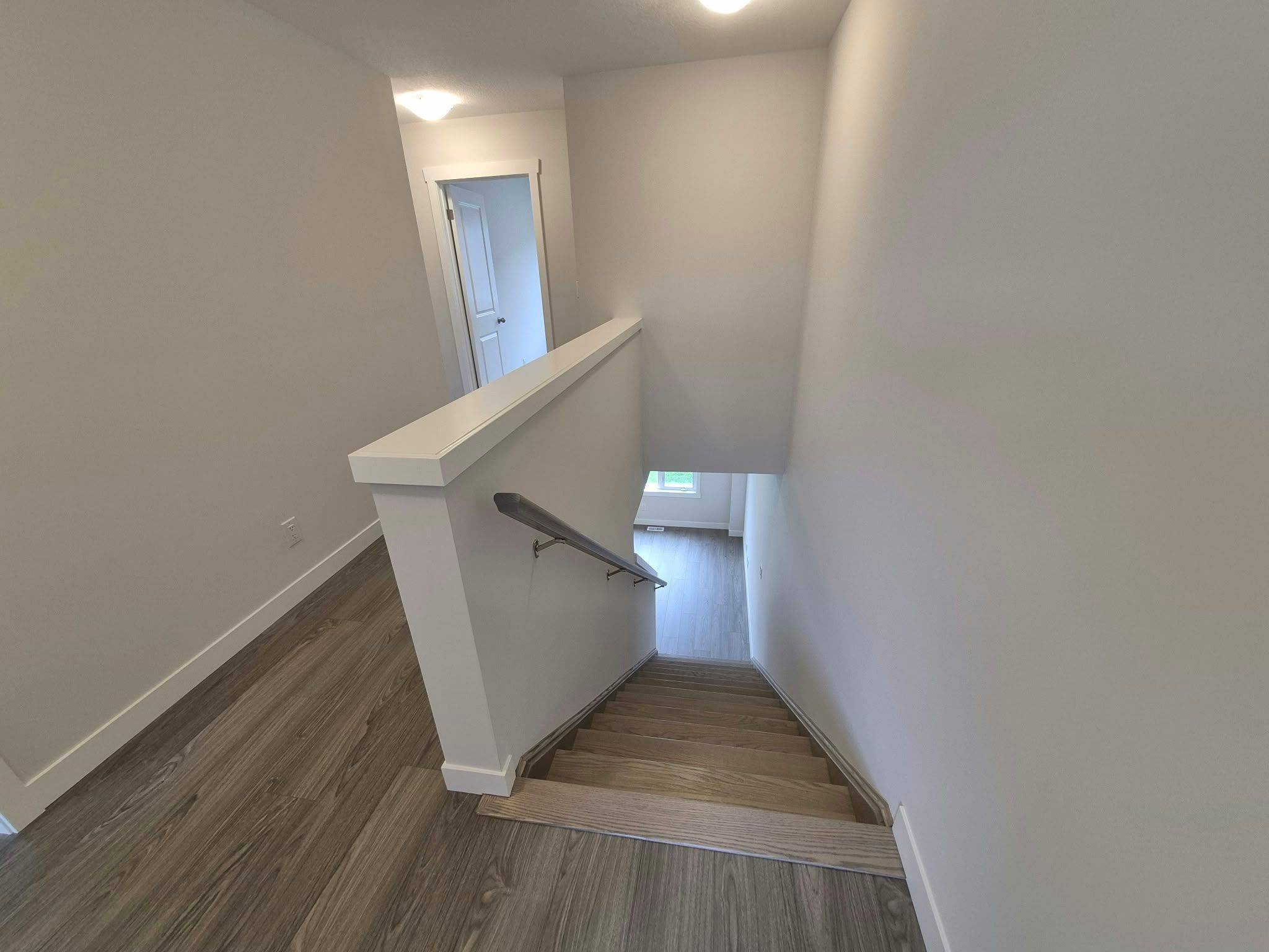 8 BEVERLY ST, Springwater, ON L0L 1P0